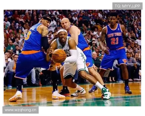 吴向东凌晨四点还在啃鸡胸肉，这人是真把日子过成训练计划了