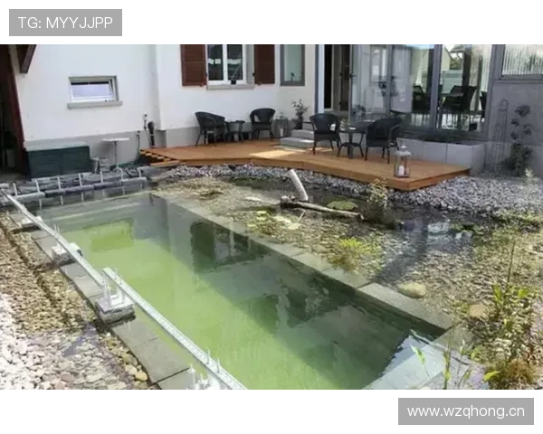 拉菲尼亚训练完顺手给家里泳池换了套新瓷砖